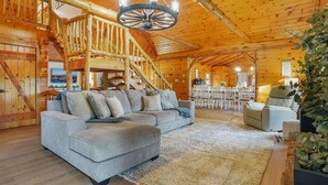 Living area - Luxury Retreat in the heart of Perry County, PA. There are plenty of amenities for the whole family to enjoy! (Elliottsburg)
