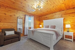 8 bedrooms, desk, iron/ironing board, travel crib