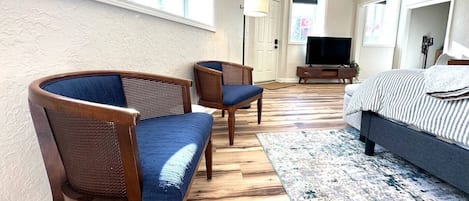 Berço de viagem, Wi-Fi de cortesia, roupa de cama