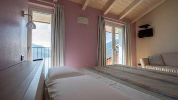 3 bedrooms, iron/ironing board, travel cot, free WiFi