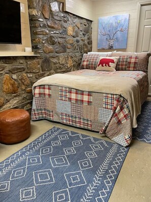 Iron/ironing board, free WiFi, bed sheets