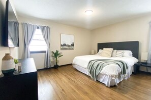 4 habitaciones, escritorio, tabla de planchar con plancha y wifi 