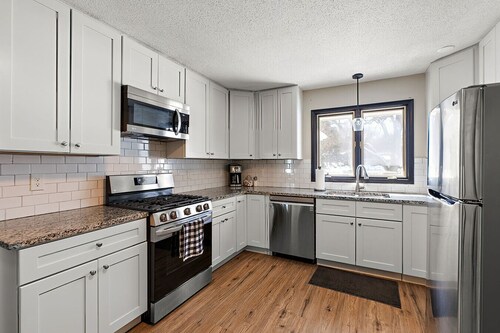 King Beds, Sleeps 11, *Entertainment Included!*