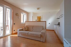 Smart TV - Residence CaFelicita - Apartment Armonia -  Lake View, Infinity Pool and Jacuzzi (Gravedona)