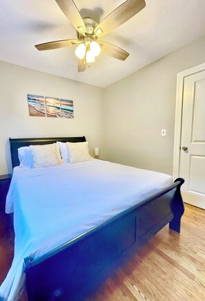 3 bedrooms, desk, iron/ironing board, free WiFi