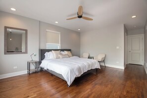 3 bedrooms, desk, iron/ironing board, free WiFi