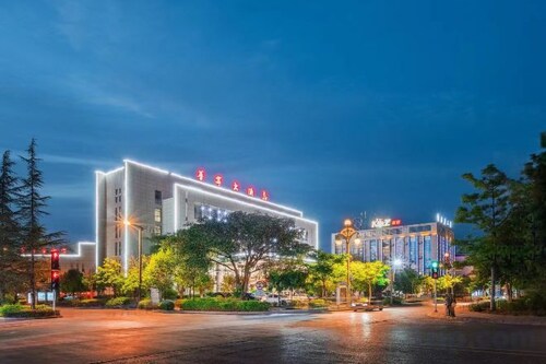Huaning Hotel