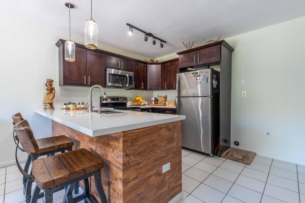 Fridge, microwave, oven, stovetop - Pebble Beach (Duck Key)