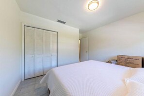 2 bedrooms, desk, iron/ironing board, free WiFi