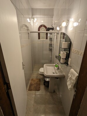 Dusche, Handtücher, Seife, Shampoo