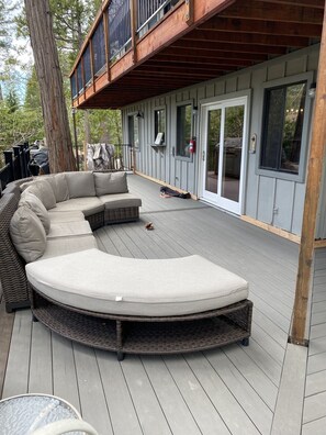 Terrace/patio - Relax and unwind at beautiful Bass Lake (Bass Lake)