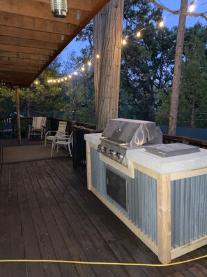 Terrace/patio - Relax and unwind at beautiful Bass Lake (Bass Lake)
