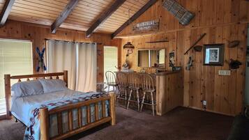 3 bedrooms, in-room safe, iron/ironing board, travel crib