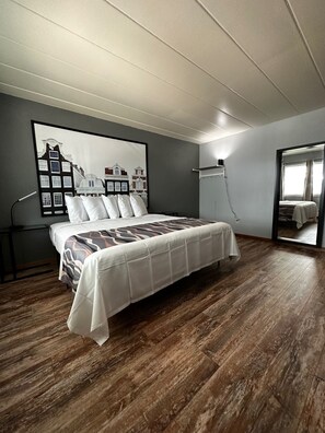 Basic Room | Minibar, free WiFi, bed sheets - Valued Stay Aloha (Madison)