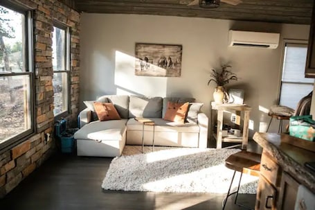 Smart TV, DVD player, books, stereo. Little Bit Farm - Create your own stay