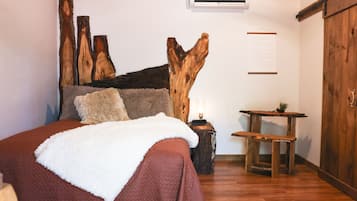 1 bedroom, desk, WiFi, bed sheets