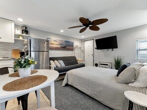 高級雙人房 | 熨斗/熨衣板、免費無線上網、床單