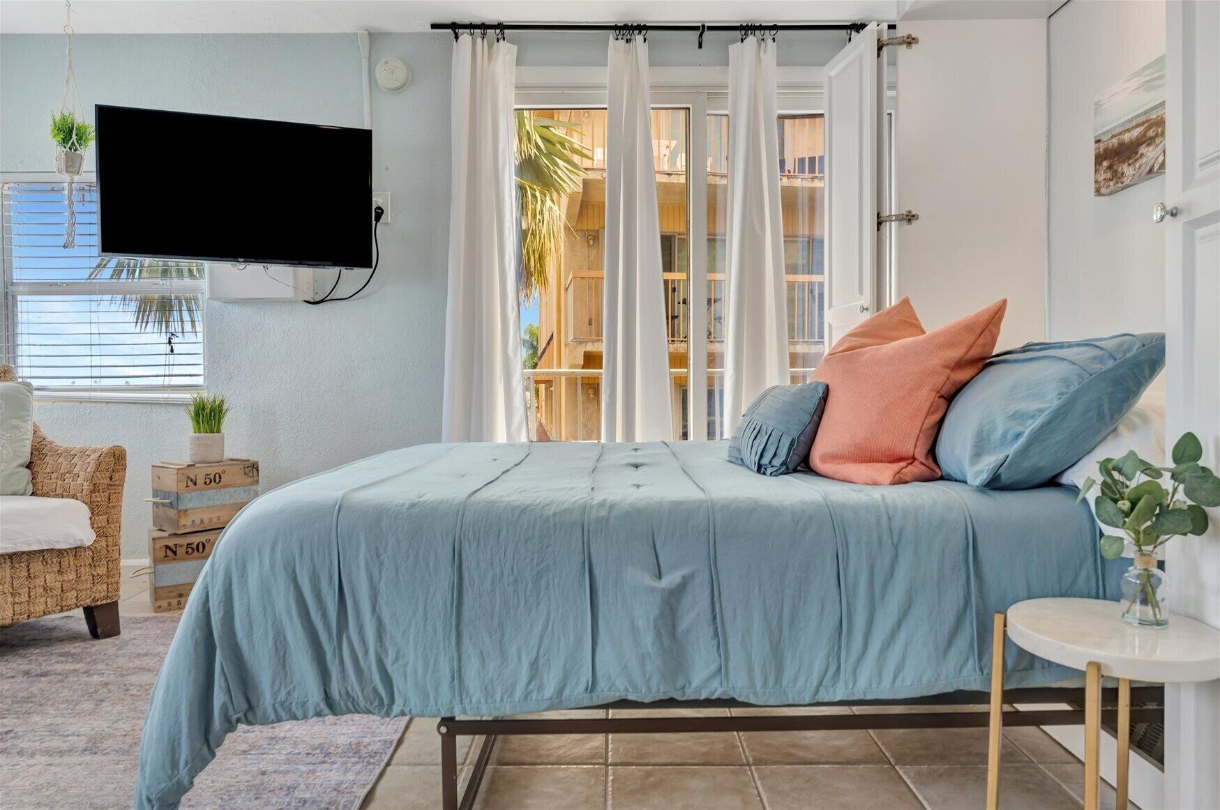 Enkeltrom – signature, utsikt mot bukt | Strykejern/-brett, wi-fi (inkludert) og sengetøy