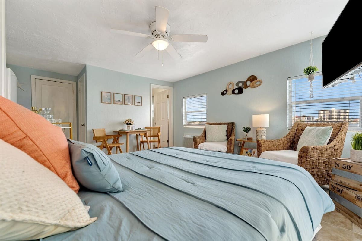Junior Room | Iron/ironing board, free WiFi, bed sheets