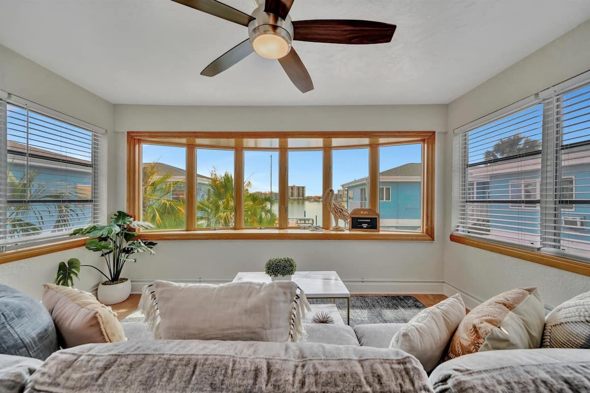 Executive Apartment, 2 Bedrooms, Bay View | Living area | 45-inch Smart TV with digital channels