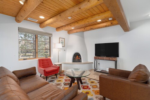 Corazon Condo Unit 2, 2 Bed / 2 Bath, Luxury Style Condo