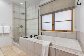 Bathtub, hair dryer, towels, shampoo - Corazon Condo Unit 2, 2 Bed / 2 Bath, Luxury Style Condo (Santa Fe)