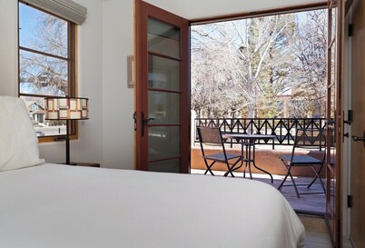 Corazon Condo Unit 2, 2 Bed / 2 Bath, Luxury Style Condo