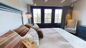 2 bedrooms, in-room safe, desk, iron/ironing board