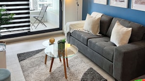 En 43-tommers smart-TV med kabel-kanaler samt TV og Netflix