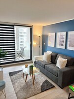 43-inch Smart TV with cable channels, TV, Netflix