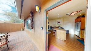 Outdoor dining - Sunflower South East - 1 Bed/1 Bath, Full Kitchen (Santa Fe)
