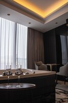 Minibar, cunas gratuitas, wifi gratis y ropa de cama 