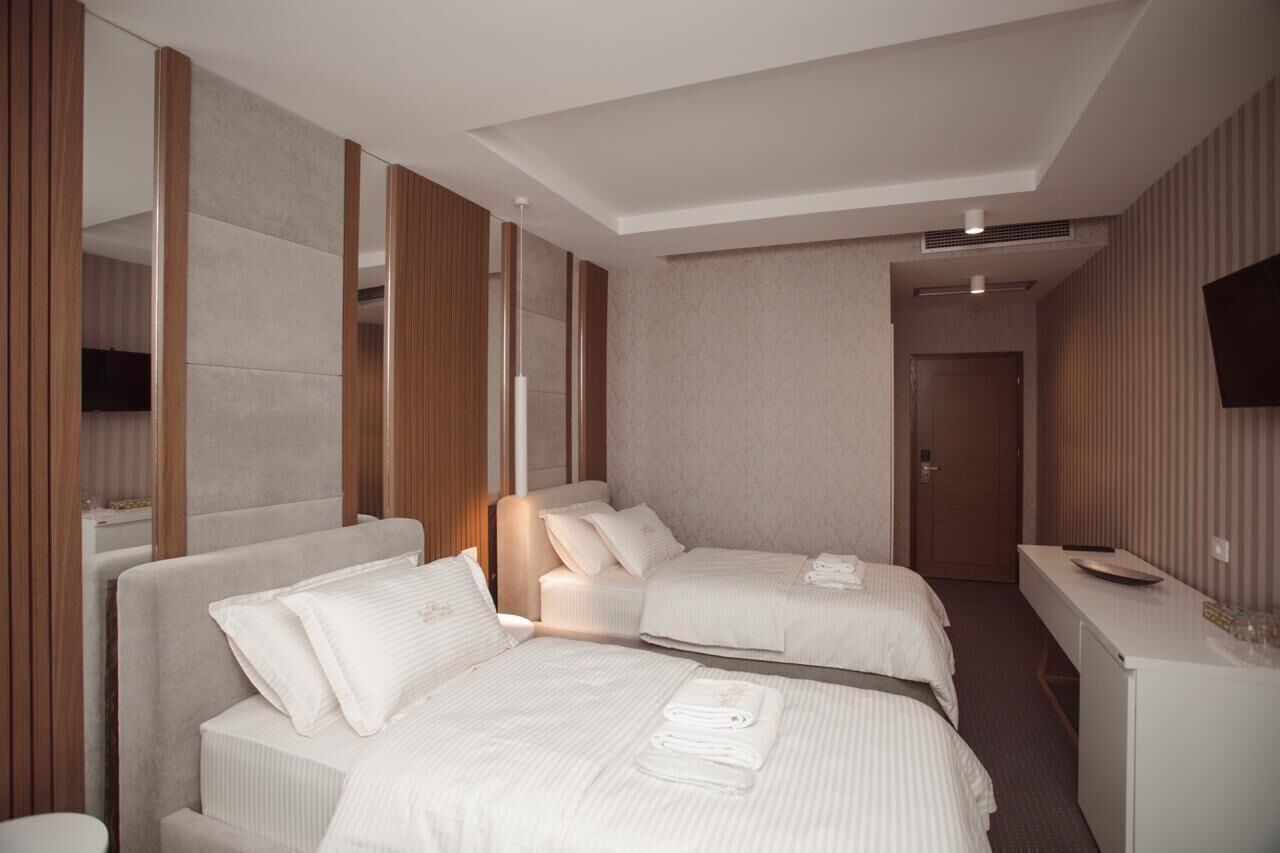 Minibar, cunas gratuitas, wifi gratis y ropa de cama