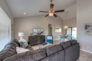 Smart TV, offices - So Private! Home with FREE heated pool! by SPJ Hosting (Phoenix)