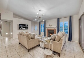 Smart TV, fireplace, offices - YOUR private Desert Getaway with FREE Heated Pool! (Phoenix)