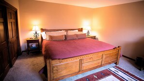 1 Schlafzimmer, Schreibtisch, Bügeleisen/Bügelbrett, Reisekinderbett