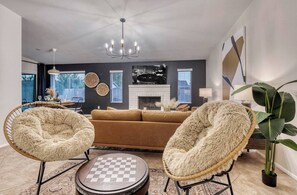 Smart-TV, peis og kontorer