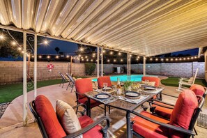 Outdoor dining - Modern Farmhouse with FREE Heated Pool & Fast WIFI (Phoenix)