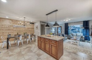 Dining - Modern Farmhouse with FREE Heated Pool & Fast WIFI (Phoenix)