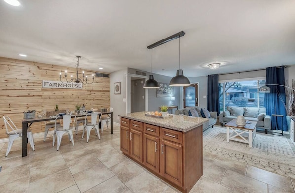 Dining - Modern Farmhouse with FREE Heated Pool & Fast WIFI (Phoenix)