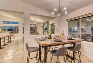 Dining - Fabulous Golf Course & FREE Private heated Pool! (Mesa)