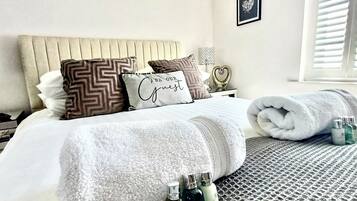 1 bedroom, desk, iron/ironing board, free WiFi