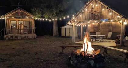 Packwood cabin with hottub, close to White Pass, pet friendly