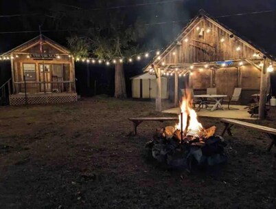 Packwood cabin with hottub, close to White Pass, pet friendly