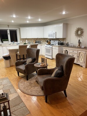 Interior -  Lake Charlevoix Villa sleeps 12. (Boyne City)