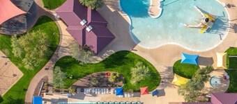 Beautiful Vacation Home Incredible views, enjoy your private oasis with pool&spa