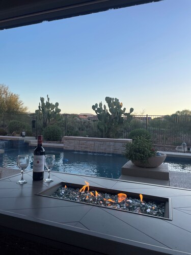 Beautiful Vacation Home Incredible views, enjoy your private oasis with pool&spa