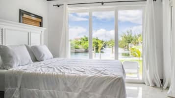 8 slaapkamers, een strijkplank/strijkijzer, gratis wifi, beddengoed