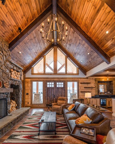 Brand New Cabin with Hot Tub on 800-acre Guest Ranch