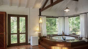 Chalé luxo | Banheira de hidromassagem particular